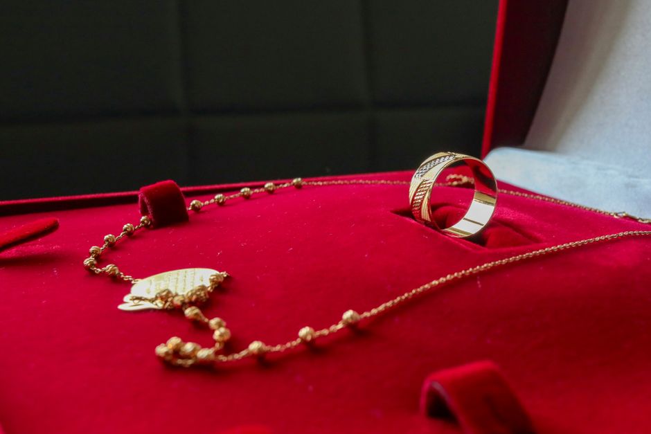 Associer bagues et colliers sans surcharge