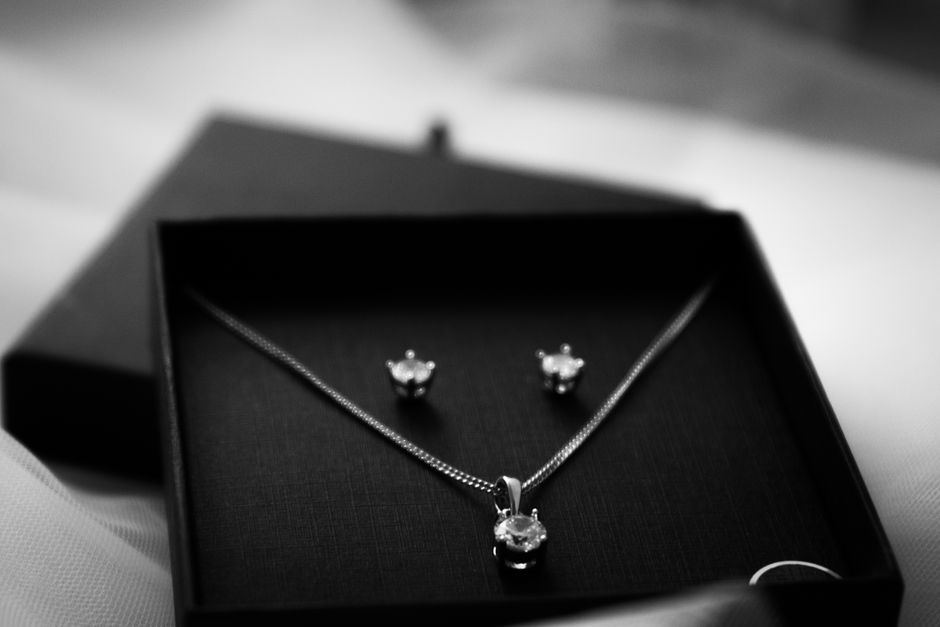 Idées cadeaux bijoux pour un anniversaire