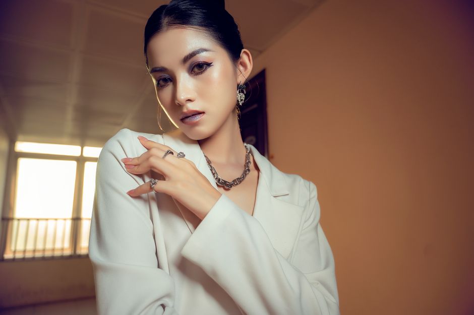 Quand porter un collier porte-bague au quotidien