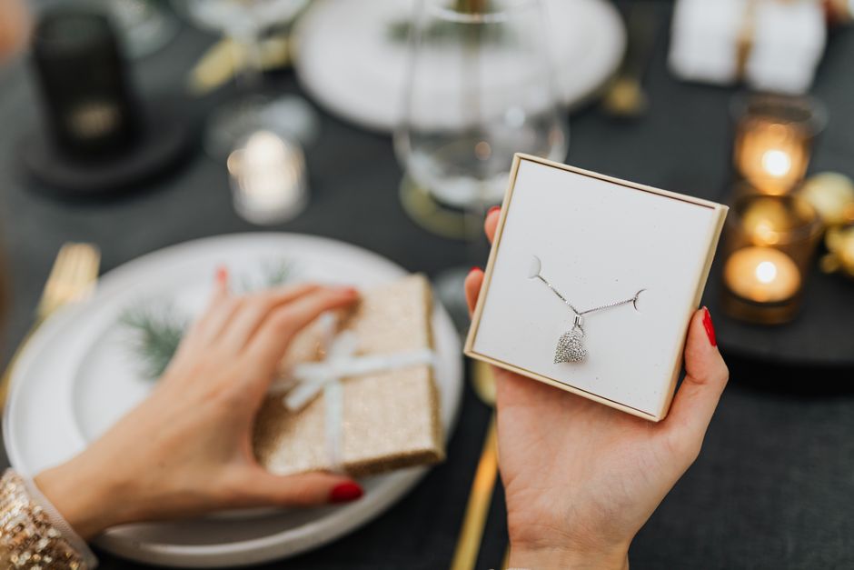 Idées cadeaux bijoux pour un anniversaire