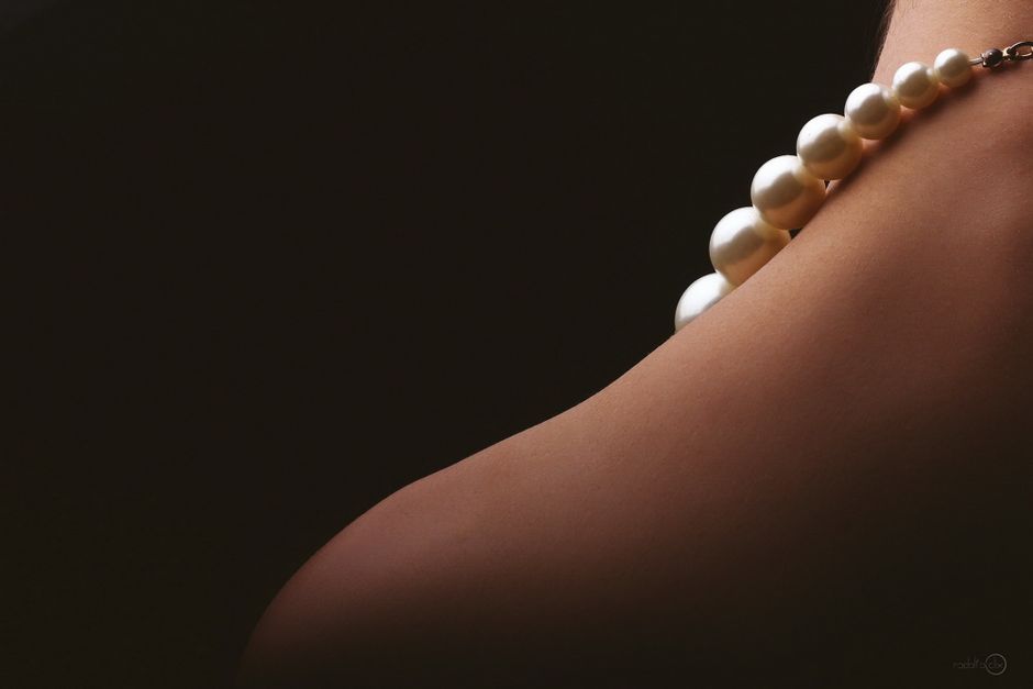 Bijoux et peau sensible : les bons réflexes
