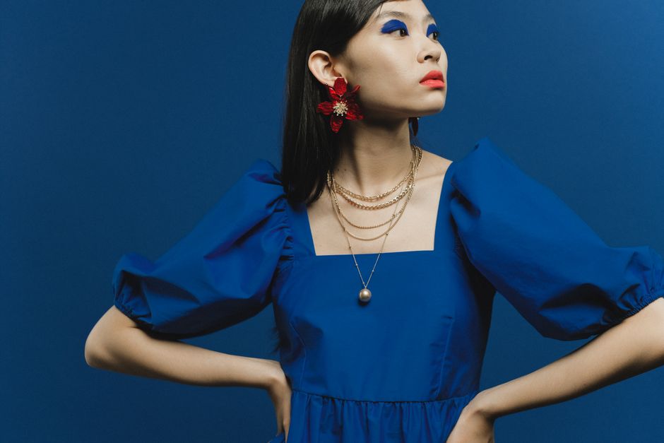 Colliers longs : idées de looks simples et chic