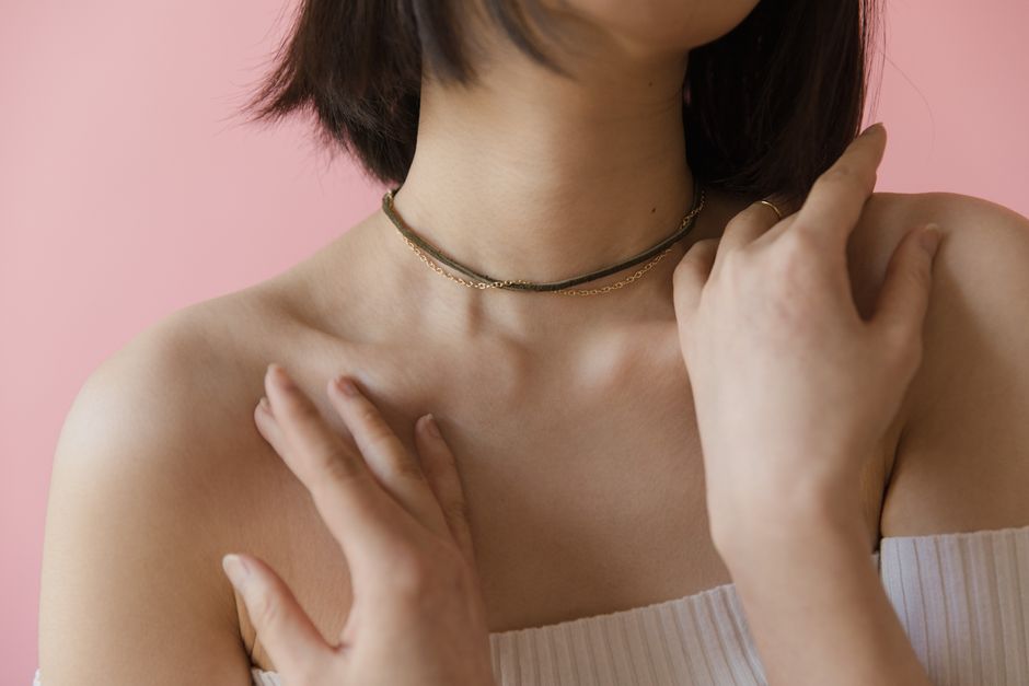 Bijoux et peau sensible : les bons réflexes